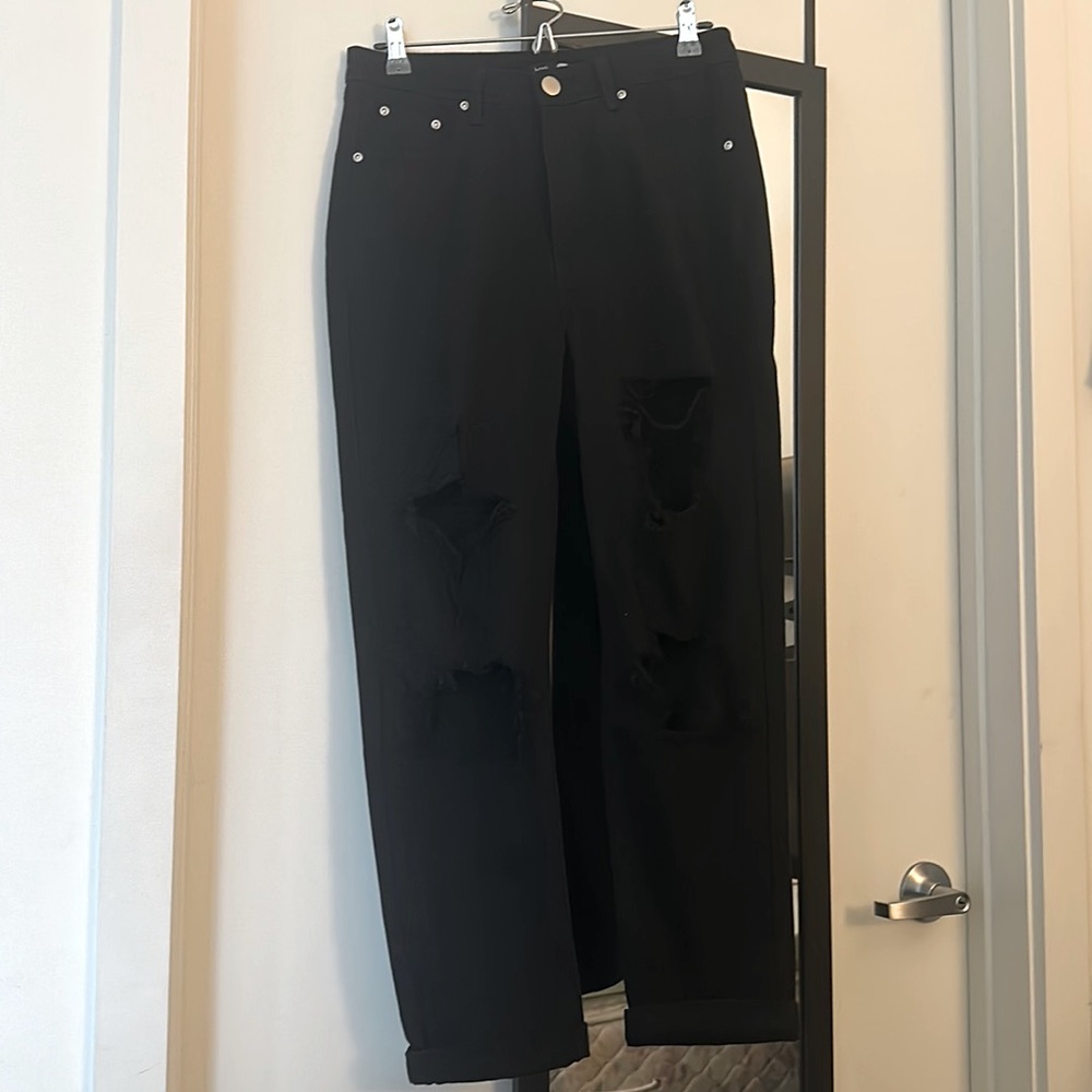 NWT new with tags - Boohoo High Waist Black Distressed Boyfriend Jeans - size 6